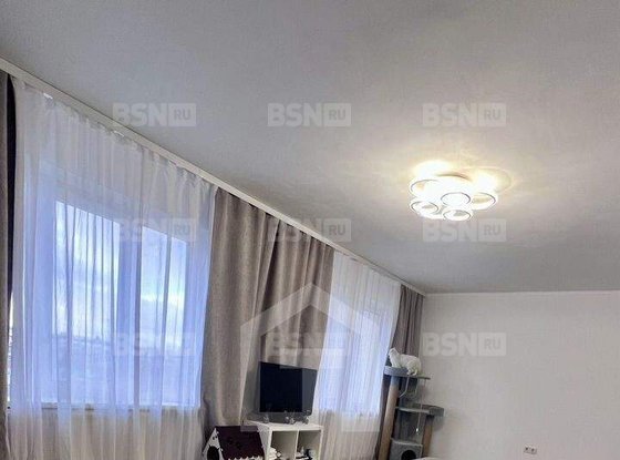 Продажа трехкомнатной квартиры - Маршала Казакова улица, д.32 