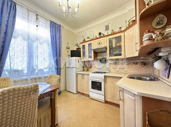 Продажа двухкомнатной квартиры - Красных Зорь бульвар, д.1 