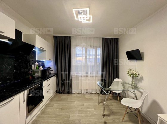 Продажа трехкомнатной квартиры - Маршала Казакова улица, д.32 