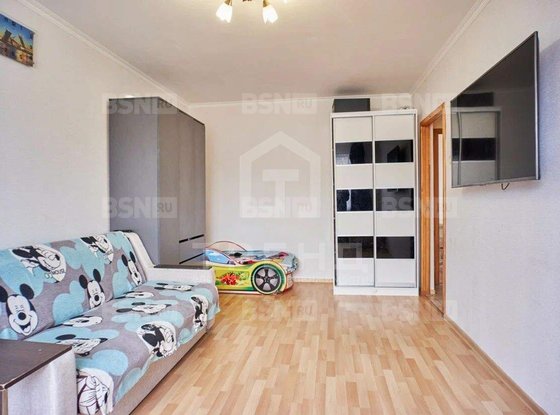 Продажа трехкомнатной квартиры - поселок Шушары, Шушары п, д.17 