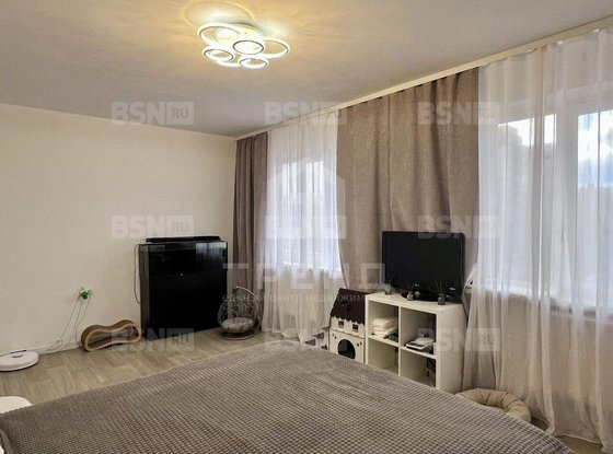 Продажа трехкомнатной квартиры - Маршала Казакова улица, д.32 