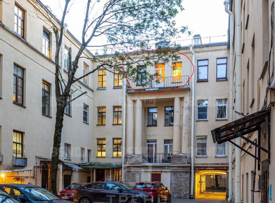 Продажа трехкомнатной квартиры - 1-я В.О. линия, д.40 