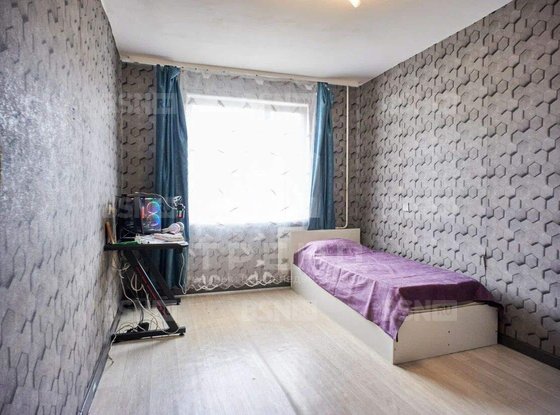 Продажа трехкомнатной квартиры - поселок Шушары, Шушары п, д.17 
