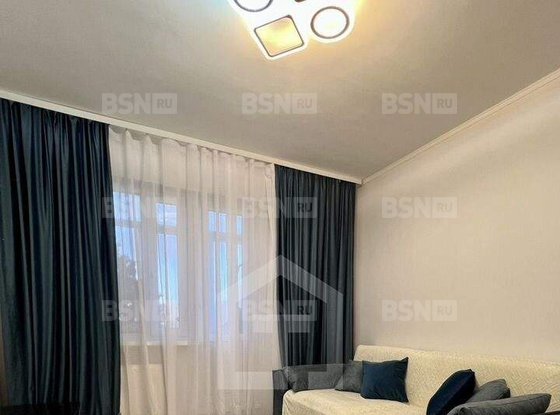 Продажа трехкомнатной квартиры - Маршала Казакова улица, д.32 