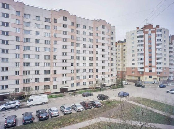 Продажа трехкомнатной квартиры - поселок Шушары, Шушары п, д.17 