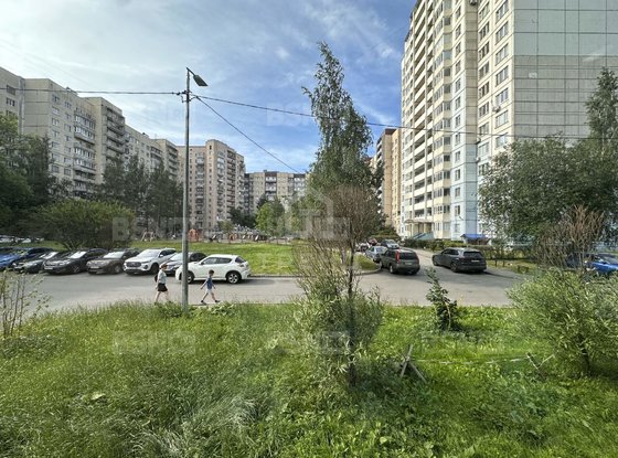Продажа четырехкомнатной квартиры - Большевиков проспект, д.4, корп.1 