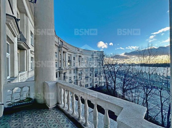 Продажа трехкомнатной квартиры - Малоохтинский проспект, д.94 