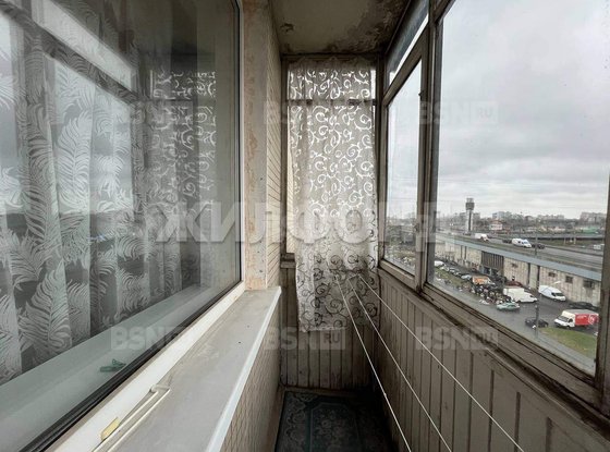 Продажа трехкомнатной квартиры - Славы проспект, д.64 