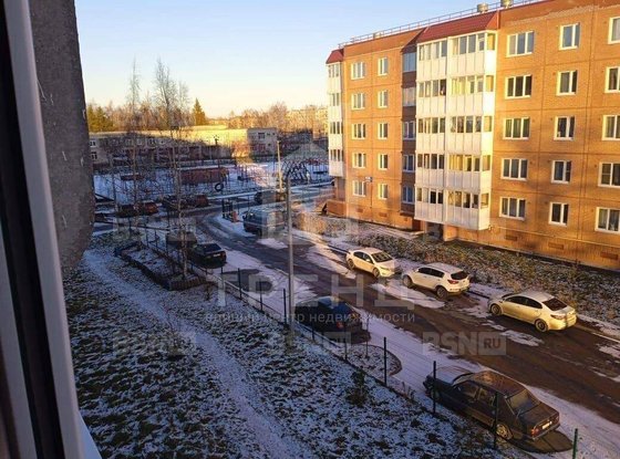 Продажа трехкомнатной квартиры - деревня Низино, Центральная улица, д.10 