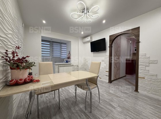 Продажа трехкомнатной квартиры - поселок Шушары, Центральная улица, д.8, корп.3 