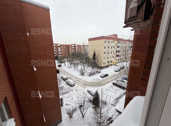 Продажа трехкомнатной квартиры - поселок Шушары, Центральная улица, д.8, корп.3 