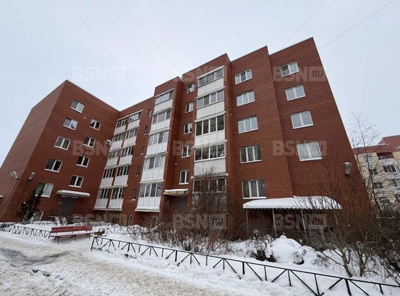 Продажа трехкомнатной квартиры - поселок Шушары, Центральная улица, д.8, корп.3 