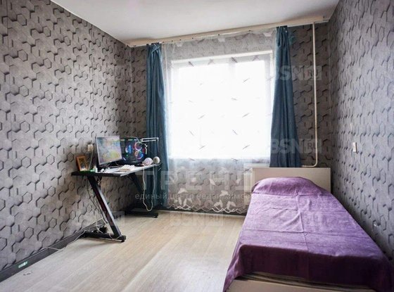 Продажа трехкомнатной квартиры - поселок Шушары, Шушары п, д.17 