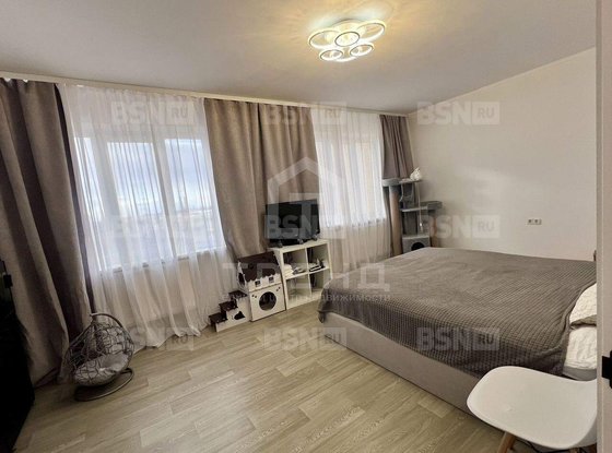 Продажа трехкомнатной квартиры - Маршала Казакова улица, д.32 