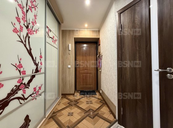 Продажа трехкомнатной квартиры - поселок Шушары, Центральная улица, д.8, корп.3 