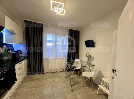 Продажа трехкомнатной квартиры - Маршала Казакова улица, д.32 
