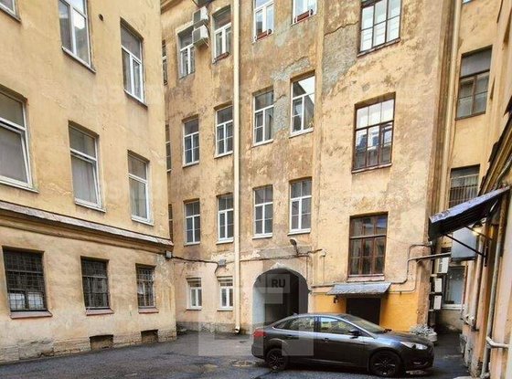 Продажа трехкомнатной квартиры - 9-я В.О. линия, д.32 