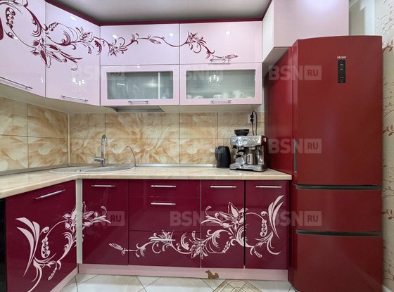 Продажа трехкомнатной квартиры - поселок Шушары, Центральная улица, д.8, корп.3 