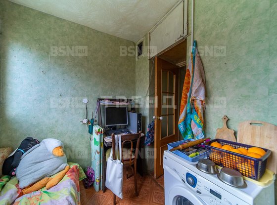 Продажа комнаты в трехкомнатной квартире - Маршала Захарова улица, д.15 